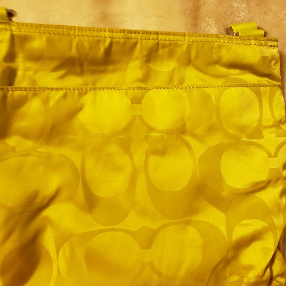 Coach lime green crossbody - Picture 3 of 4